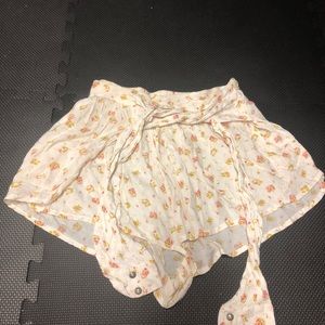 ❌SOLD❌Floral shorts with tie front